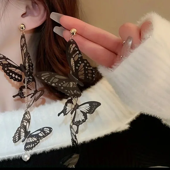 NWT Butterfly Novelty Earrings - Picture 1 of 6